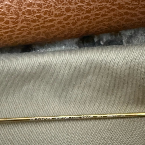 Ray-Ban Aviator Sunglasses with Case - Picture 6 of 8